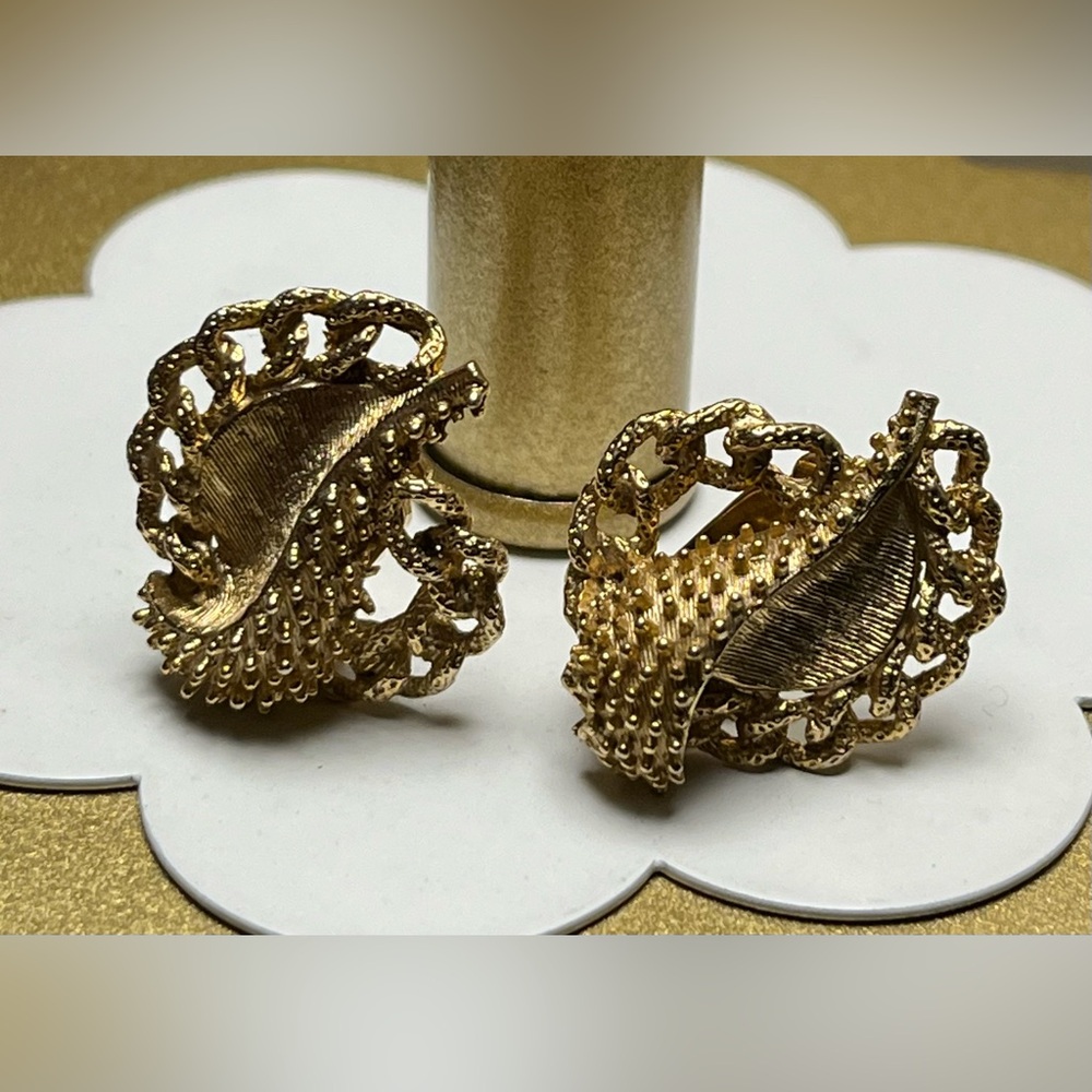 Vintage ART Clip On Earrings Gold Toned Spiky Shell And Chain Design